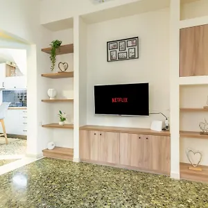 New Renovated In Center Διαμέρισμα